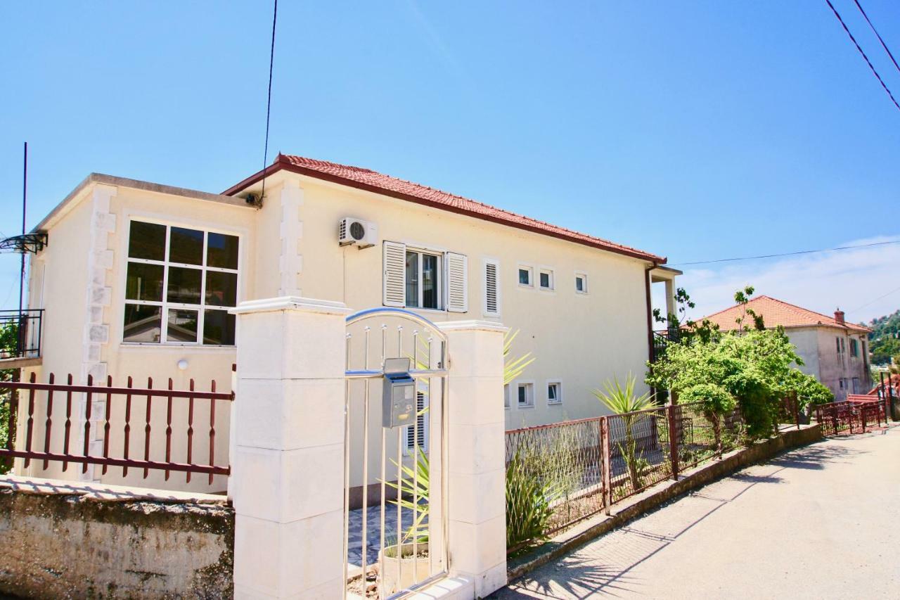 Apartments Burano Трогир Екстериор снимка