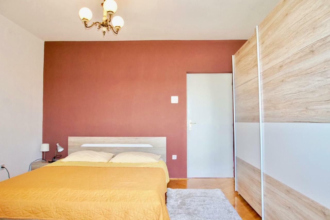 Apartments Burano Трогир Екстериор снимка